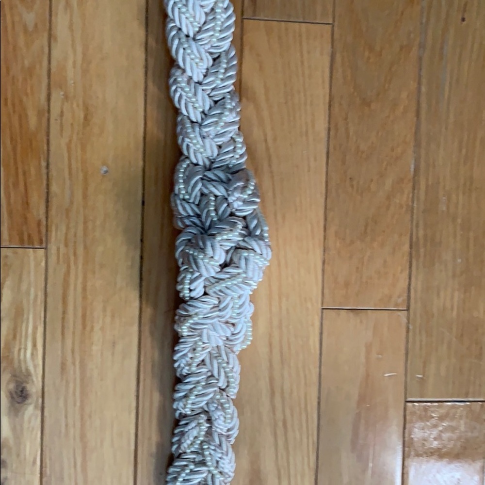 New pearl knotted belt